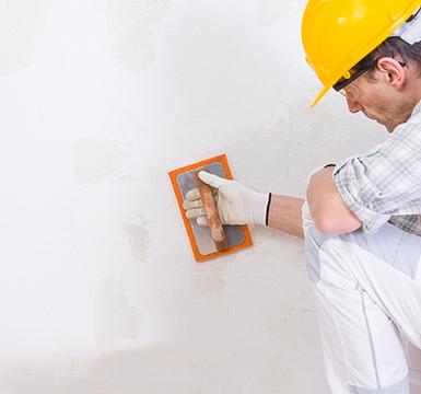 ¿Mortero reparador o plaste? La decisión que garantiza una rehabilitación de fachadas duradera